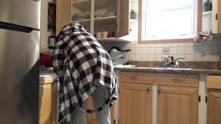 Syrian Housewife Gets Creampied By German Husband In The Kitchen