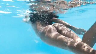 Enjoy Yorgelis hottest boobs and ass underwater