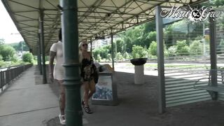 Public am Bahnhof angemacht! deutsche Girls gefickt, vom Nachbar erwischt!