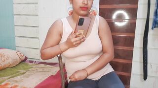 Bhabhi ne ghar par play boy bulakar apni chut ko service karai...full sex video....