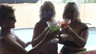 3 Old Grannys at Pool Bar