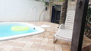 Aluguei uma casa com piscina e convidei as atrizes porno mais safadas do brasil . Completo no Red