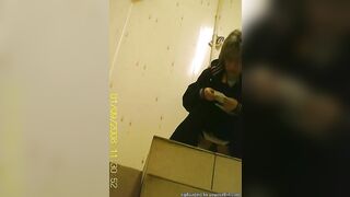 Mature blonde pissing voyeur video