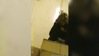 Mature blonde pissing voyeur video