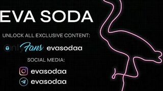 Продавец консультант схватила меня за хуй и трахнула в примерочной / Публичный секс - Eva Soda