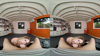 BaDoinkVR Curvy Babe Riley Reign Wants To Fuck You At Her New Place VR Porn