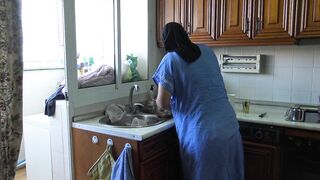 Pregnant Egyptian Wife Gets Creampied While Doing The Dishes