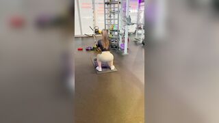 Hot Amateur Girl likes to be fucked at the gym - REAL PUBLIC SEX