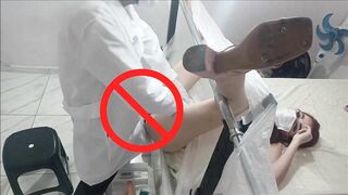 Naughty gynecologist took off glove to examine!