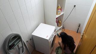 Horny married mom fucks the handyman in the washing machine