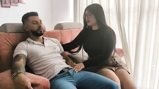 Jhonny visits his psychologist Antonella because she is a nymphomaniac