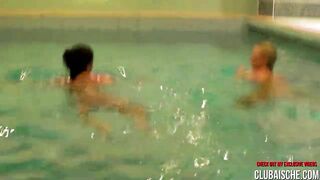Cumwalk in Public and a nice underwater fuck in the Pool