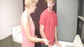 Old Milf Cum Facial At Laundry Room