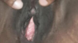 Sri Lankan Mature MILF gets pussy massaged with loud moan | ශානි අක්කිගෙ හුත්ත මසාජ්