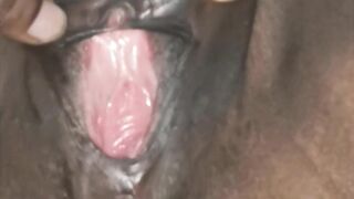 Sri Lankan Mature MILF gets pussy massaged with loud moan | ශානි අක්කිගෙ හුත්ත මසාජ්