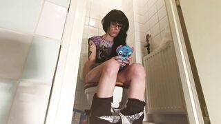 Teen girl Pissing & while playing on her telephone pt1 HD