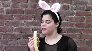 Hot Latina Makes Out With Her Banana