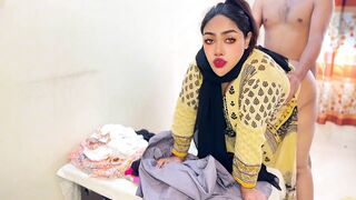 (Indian Darji) Tailor ne Badi Gand wali Ayesha Aunty ko Thapa Thap Choda - Desi Big Ass Aunty Fucked By Tailor in Shop