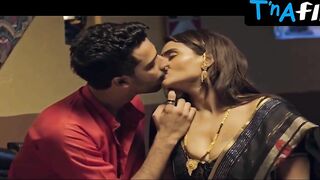 Jinnie Jaaz Breasts Scene in Jaan Bujh Kar