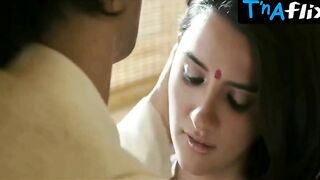 Shruti Seth Breasts Scene in Raajneeti