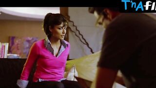 Chitrangna Singh Breasts Scene in Desi Boyz