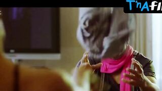 Chitrangna Singh Breasts Scene in Desi Boyz