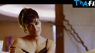 Chitrangna Singh Breasts Scene in Desi Boyz