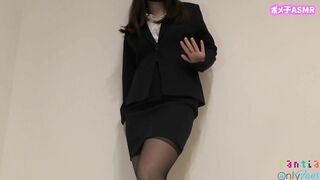 [Anal] A naughty office lady turns her butt towards the camera and shows off her anus [Japanese] Hen