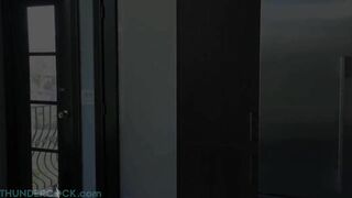 ⚡ Jenna Foxx Deepthroats a Thundercock to Help a Family Member
