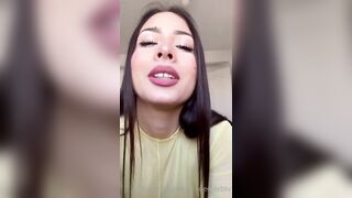 Chloecelebtv masturbándose