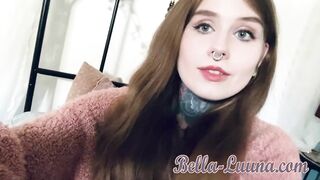 German tattoo babe is too horny and fucks through her thight!!