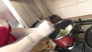 Nude Cooking Erotic Kitchen sexy mommy Milf. Frina cooks onion soup