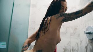 Fucking myself in the shower, full video on! onlysarajade