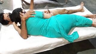 Bhabhi Anal with oil use ????