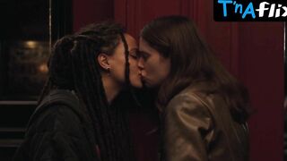 Alison Oliver Lesbian Scene in Conversations With Friends