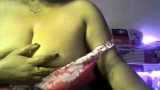 Hot Bhabhi Girl Sexy Boobs Show