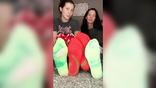 Mom &Amp; Daughter Socks To Bare (Feet Teen)