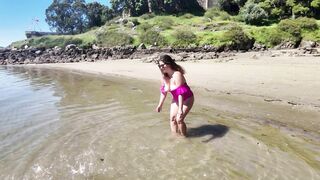 Milf's Tits suddenly Fell Out of her Swimsuit on the Beach