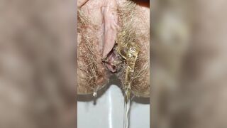 Creamy pink pussy peeing ???? Closeup pee fetish