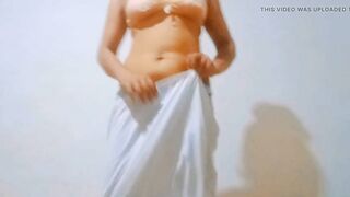 Sri Lankan sexy girl boobs video. Beautiful figure showing sexy women. Housewife sexy video.hot girl . Asiyan Hot and sexy women