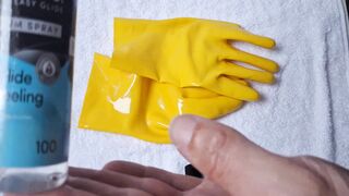 DreamofevolutionVip.de - Today Latex Gloves from Rubberfashion Yellow / Red /my first whispered words to you