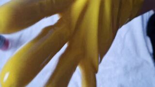 DreamofevolutionVip.de - Today Latex Gloves from Rubberfashion Yellow / Red /my first whispered words to you