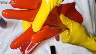 DreamofevolutionVip.de - Today Latex Gloves from Rubberfashion Yellow / Red /my first whispered words to you