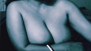 Hot desi girl shows her boobs by removing her bra in sexy style and massages oil on her boobs, her nipples also become tight.