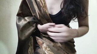 Ishita Masterbating hard on Saree