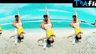 Shraddha Das Butt, Breasts Scene in Mogudu