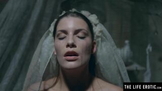 Watch a kinky abandoned bride masturbate to a mindblowing orgasm