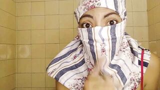 Niqab Iranian Big Boobs MILF Squirts Pussy HARD ON Webcam In Hijab