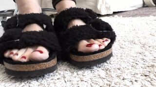 Toe Fetish - Toes Wiggling Black Fur Slippers Part 11