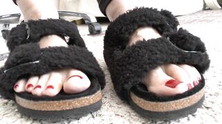 Toe Fetish - Toes Wiggling Black Fur Slippers Part 11